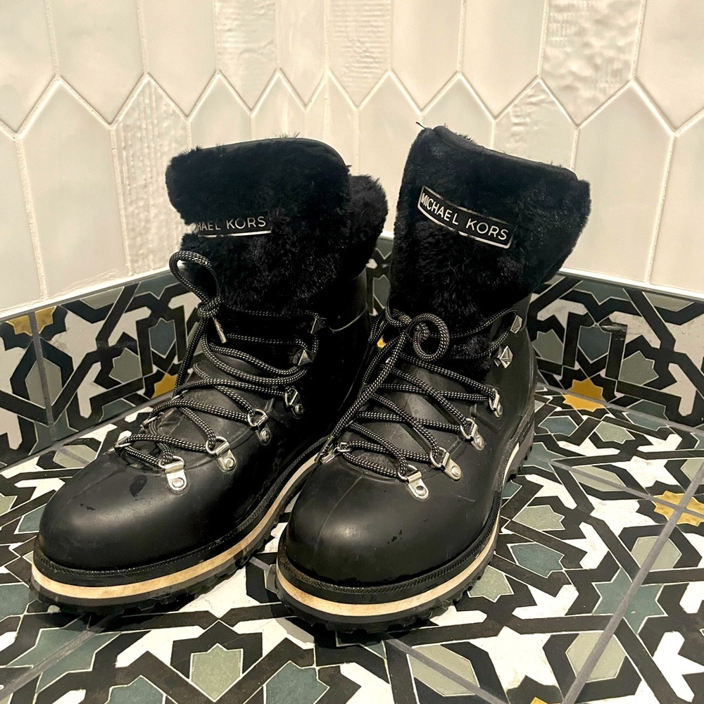 Black snow booties